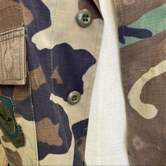 Authentic Military camo ripstop shirt jacket shacket with patches  size Medium - Picture 15 of 15